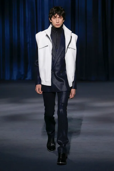 Look 17